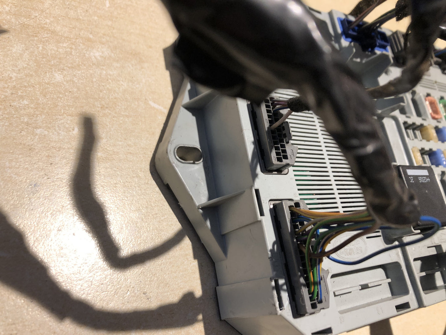 JAGUAR XF XF / XFR 2011-2012 SALOON REAR SMART JUNCTION / FUSE BOX