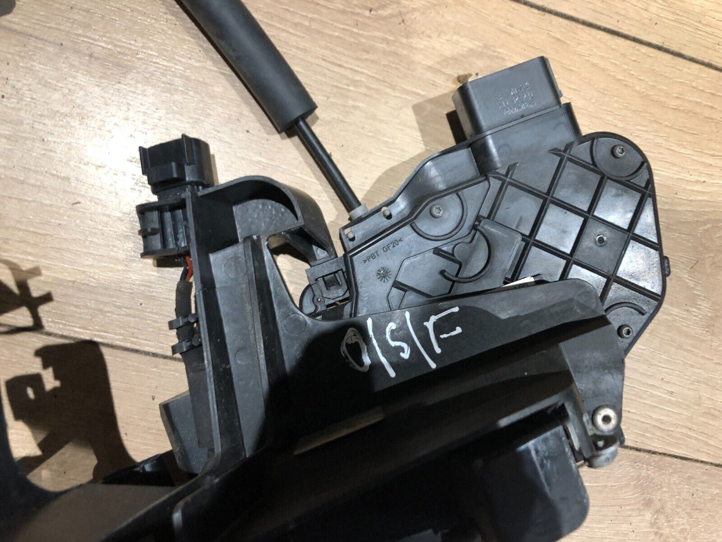 JAGUAR XF X250 O/S/F DRIVERS FRONT DOOR LATCH LOCK 8X23-203A28 AD/AE (KEYLESS)