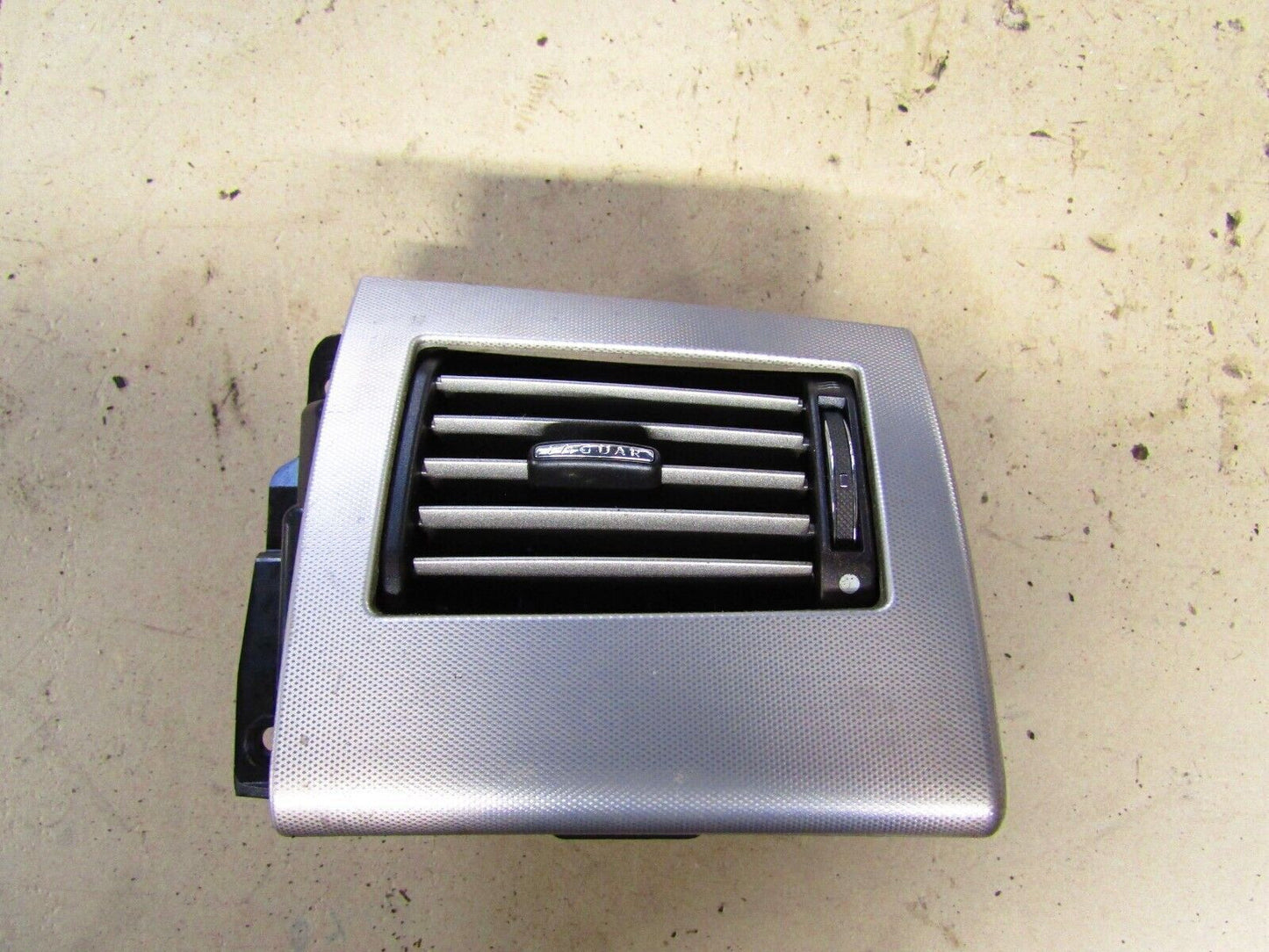 JAGUAR XF DRIVERS DASHBOARD AIR VENT 8X23-014A23-