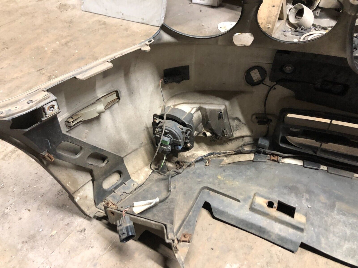 JAGUAR X-TYPE  FACELIFT FRONT BUMPER (Black)