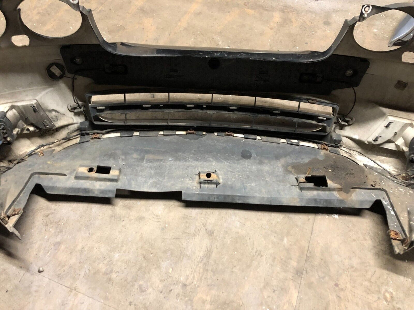 JAGUAR X-TYPE  FACELIFT FRONT BUMPER (Black)
