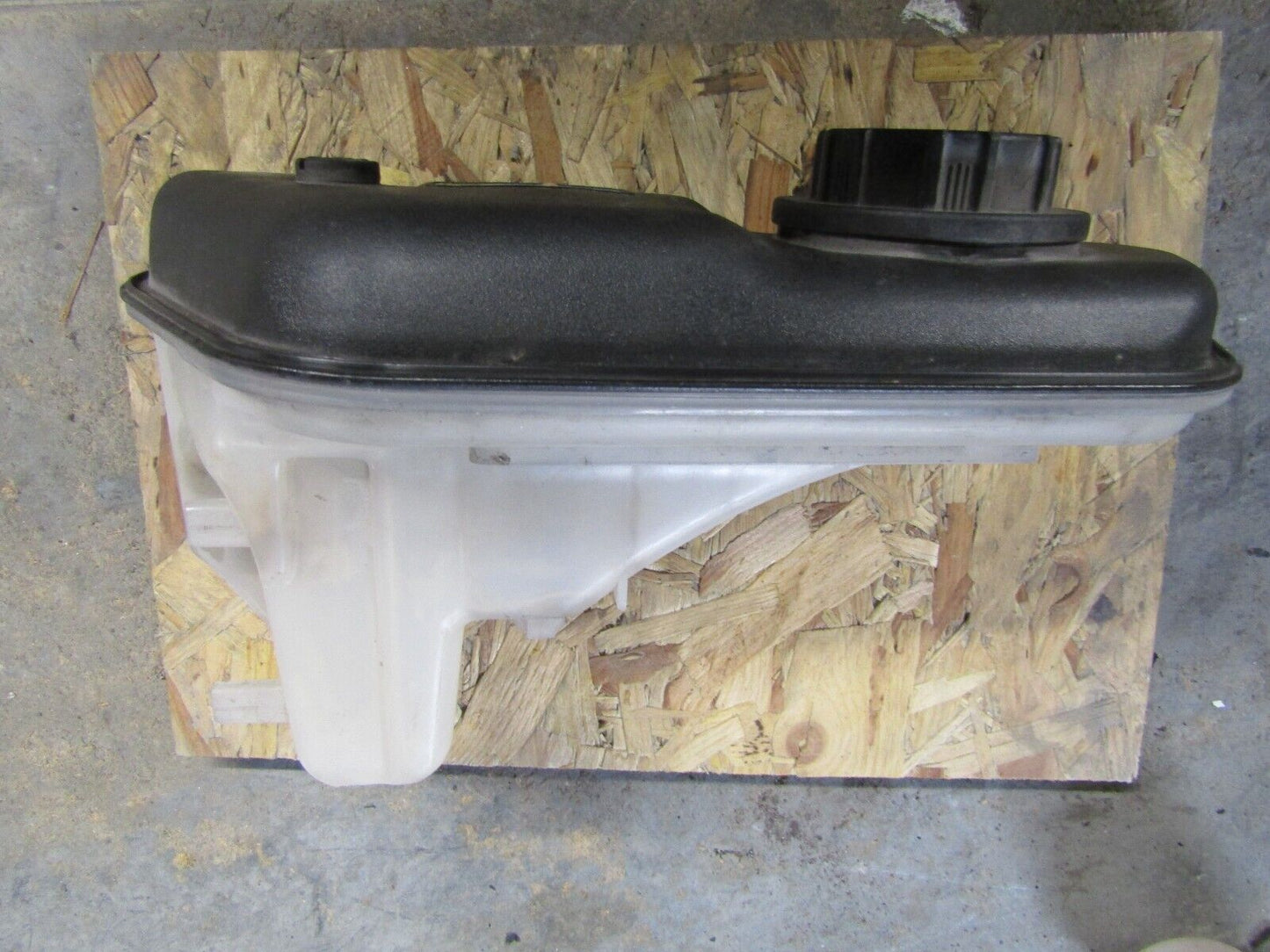 JAGUAR XF/ S-TYPE/ XJ 2W93-8A080-AA RADIATOR COOLANT EXPANSION