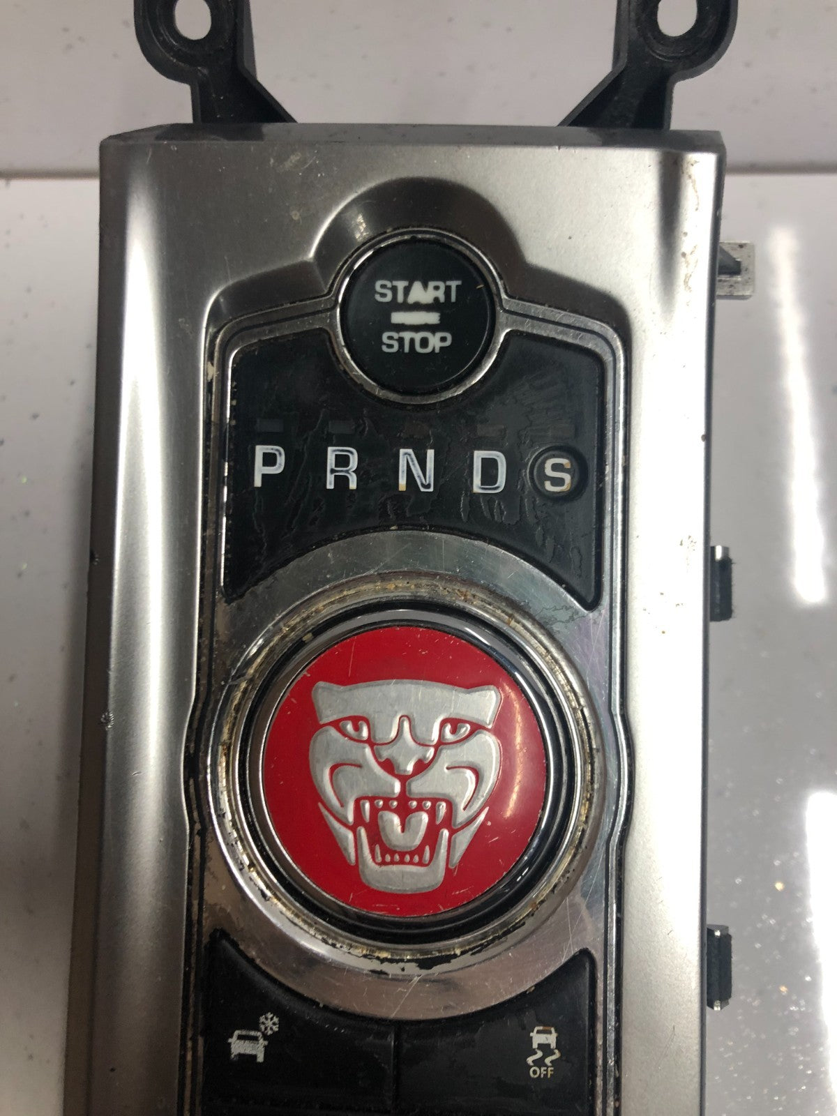 JAGUAR XF 2.2 DIESEL AUTOMATIC GEAR SELECTOR CX23-7E453-DE