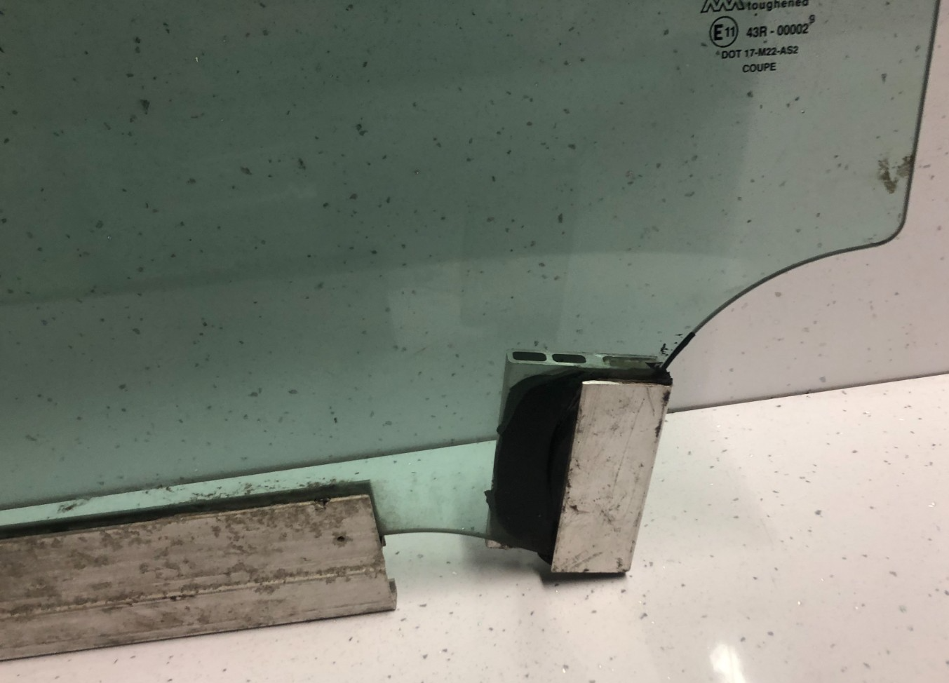 Jaguar XK8 XKR COUPE 1996-2006 FRONT LEFT WINDOW GLASS