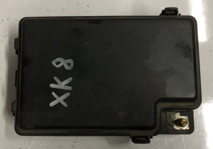 JAGUAR XK8 XKR 2000-2002 FUSEBOX (ENGINE BAY) LJD2822AA