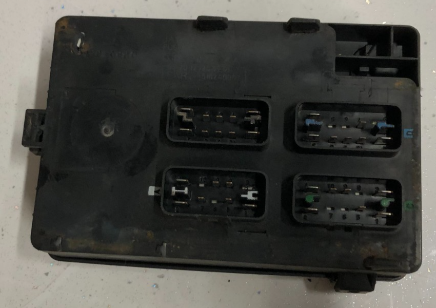 JAGUAR XK8 XKR 2000-2002 FUSEBOX (ENGINE BAY) LJD2822AA