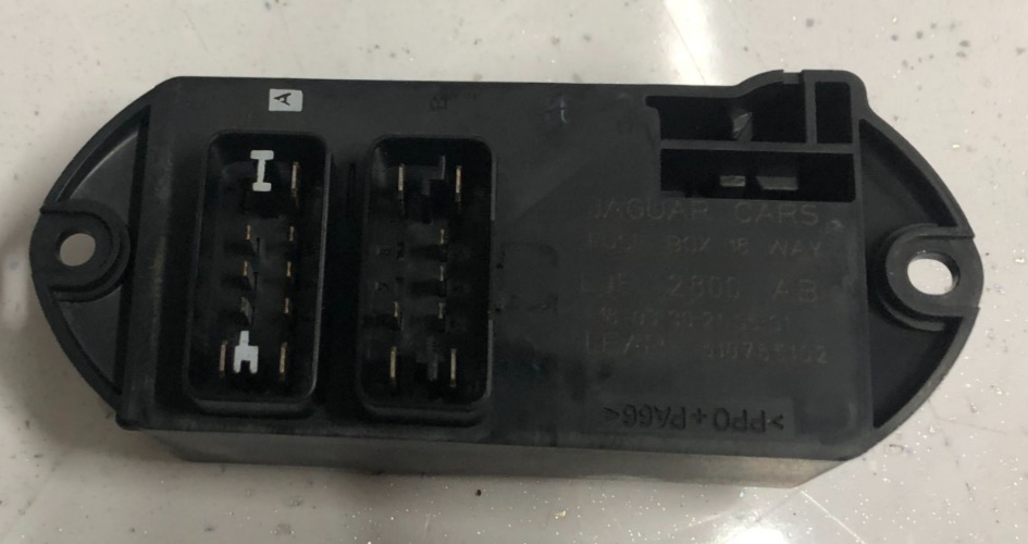 Jaguar XK8 XKR 2001-2002 DASHBOARD FACIA FUSEBOX (DRIVERS SIDE)