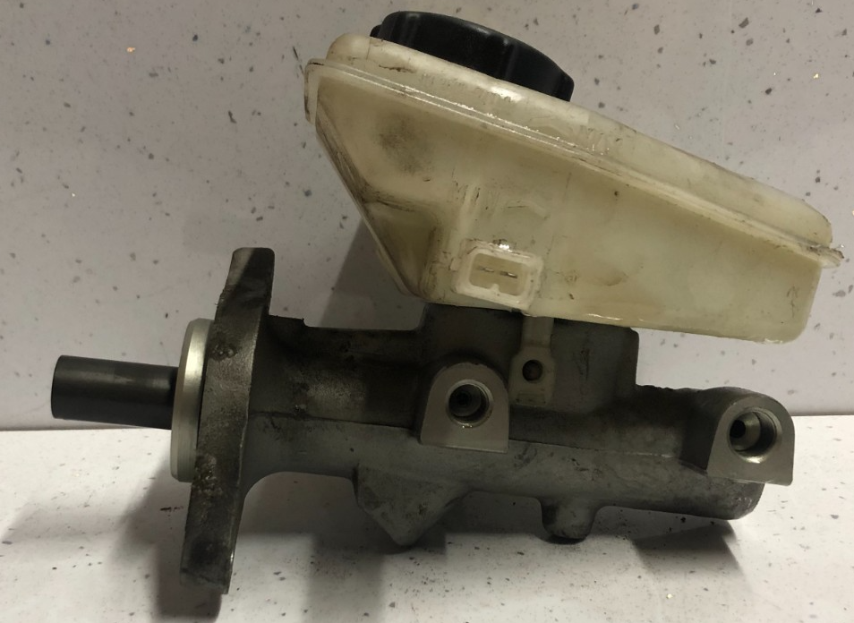 JAGUAR XJ8 XJR XK8 XKR 1999-2002 BRAKE MASTER CYLINDER