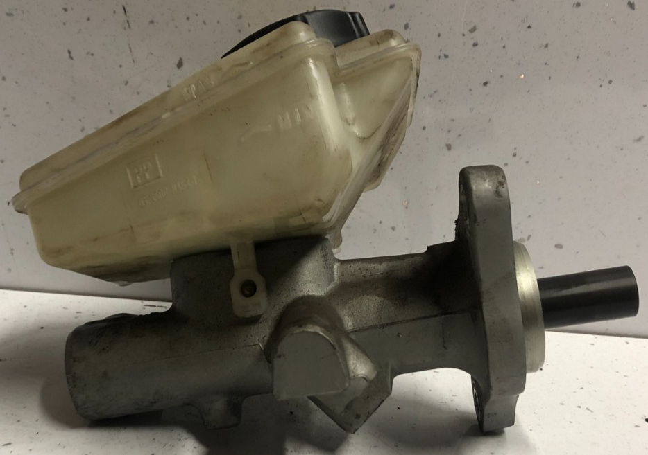 JAGUAR XJ8 XJR XK8 XKR 1999-2002 BRAKE MASTER CYLINDER