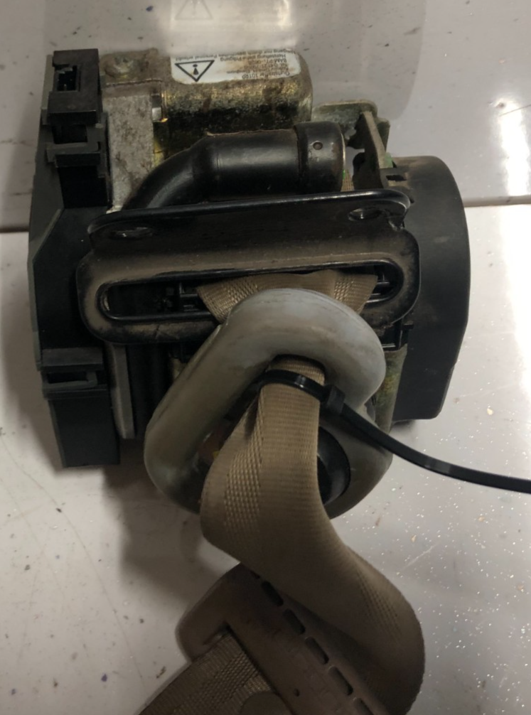 JAGUAR XK8 XKR 2000-2002 PASSENGERS SEAT BELT (COUPE/RHD) OATMEAL