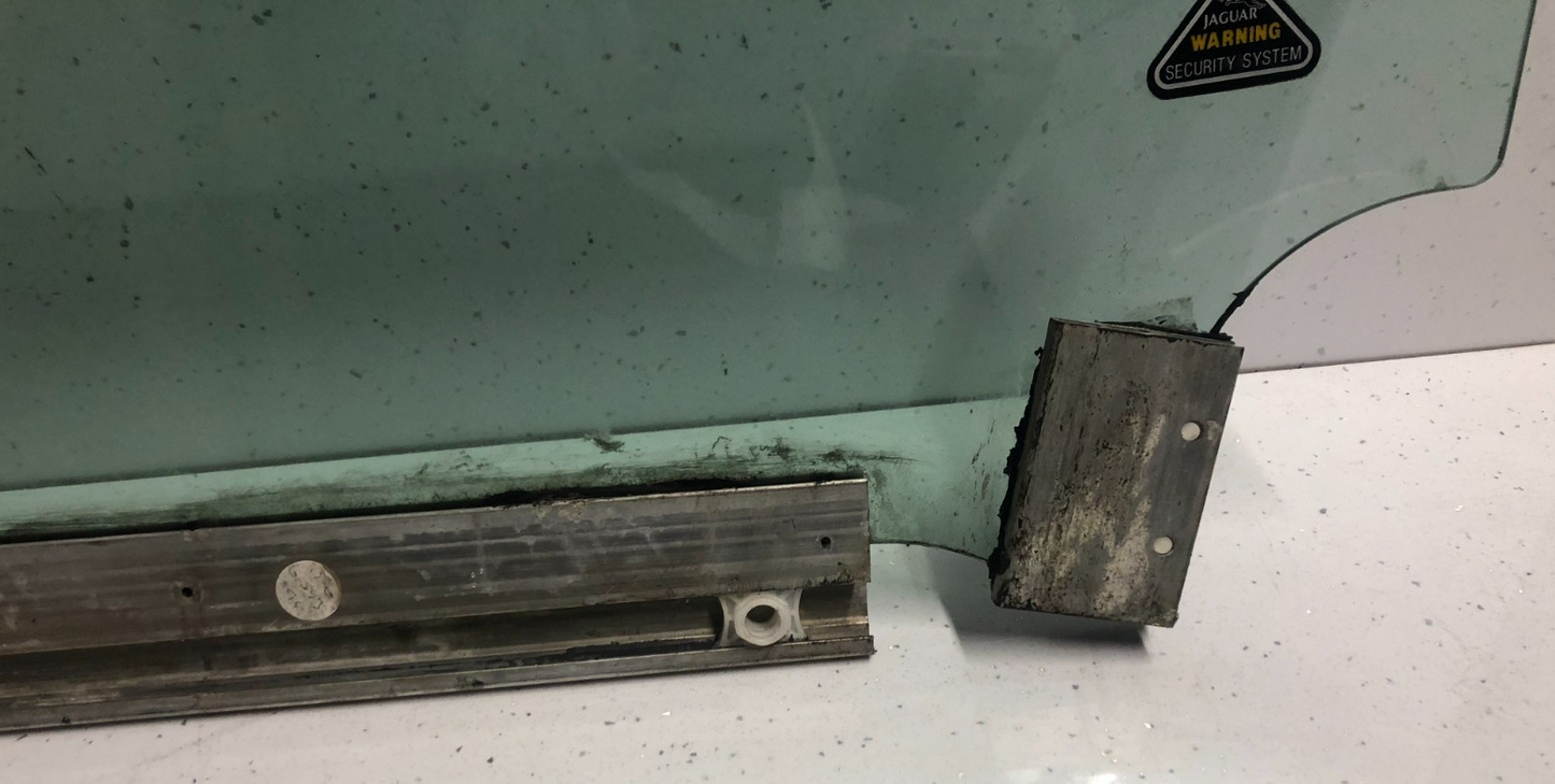 Jaguar XK8 XKR CONVERTIBLE 1996-2006 FRONT RIGHT WINDOW GLASS