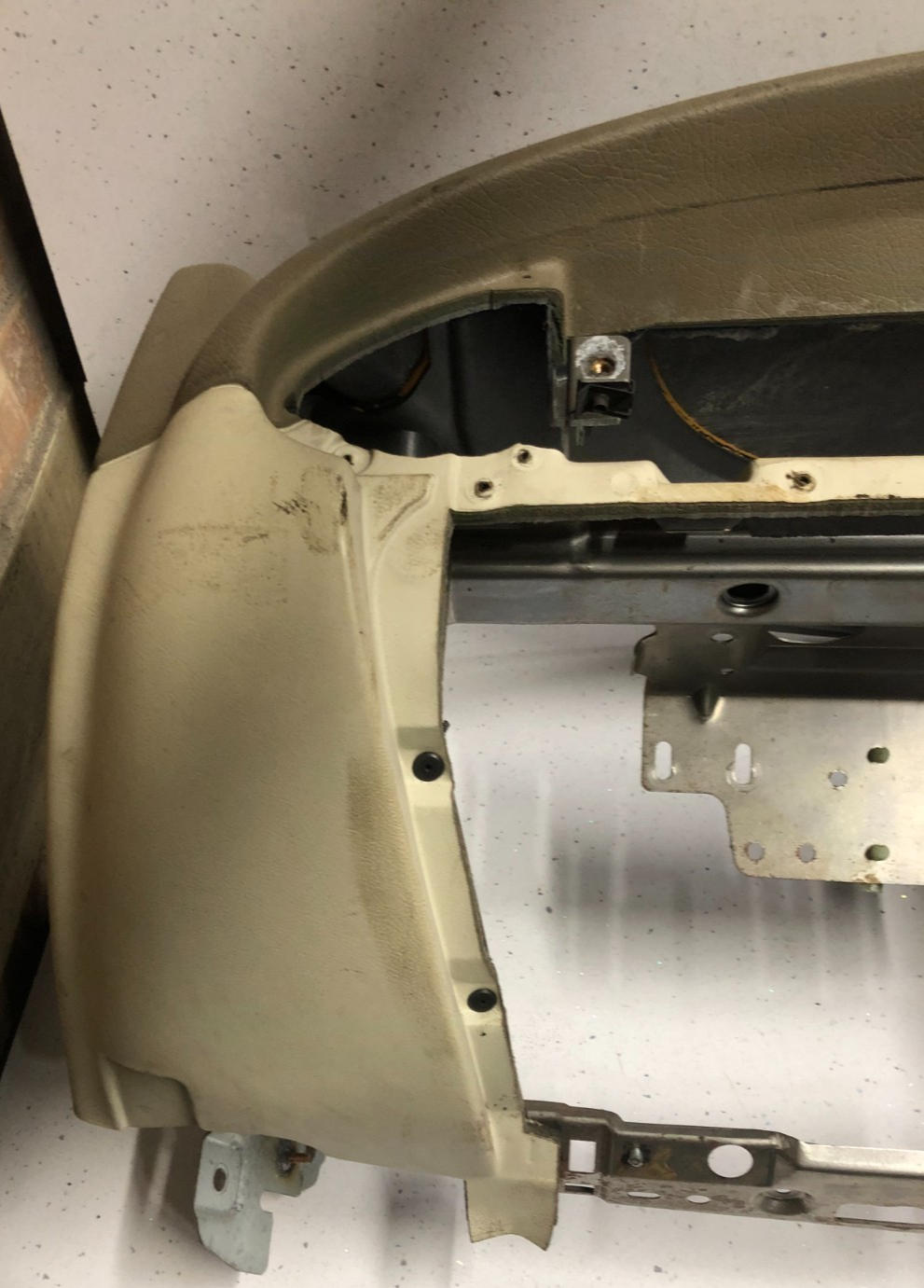 JAGUAR XK8 XKR BARE DASHBOARD IN CREAM / BROWN