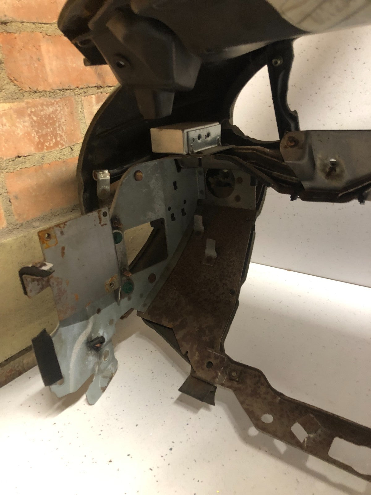 JAGUAR XK8 XKR BARE DASHBOARD IN CREAM / BROWN