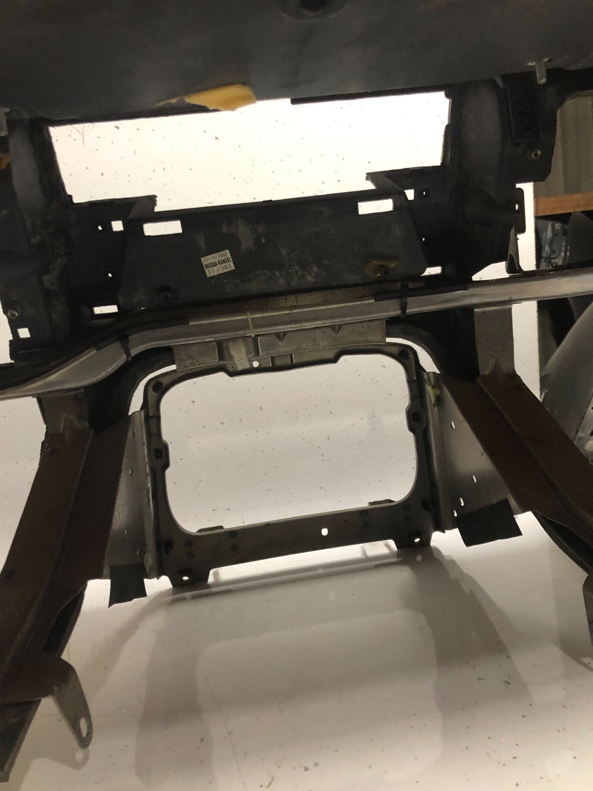 JAGUAR XK8 XKR BARE DASHBOARD IN CREAM / BROWN