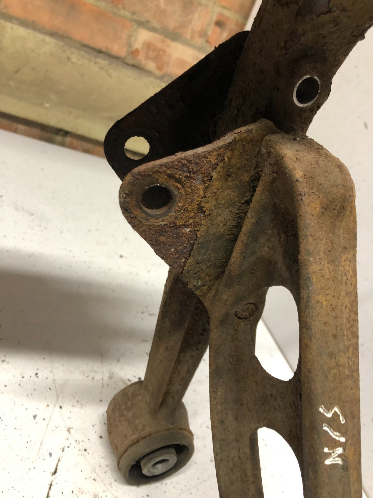 Jaguar XK8 XKR 1996-2006 FRONT LEFT LOWER LATERAL WISHBONE ARM + BALL JOINT