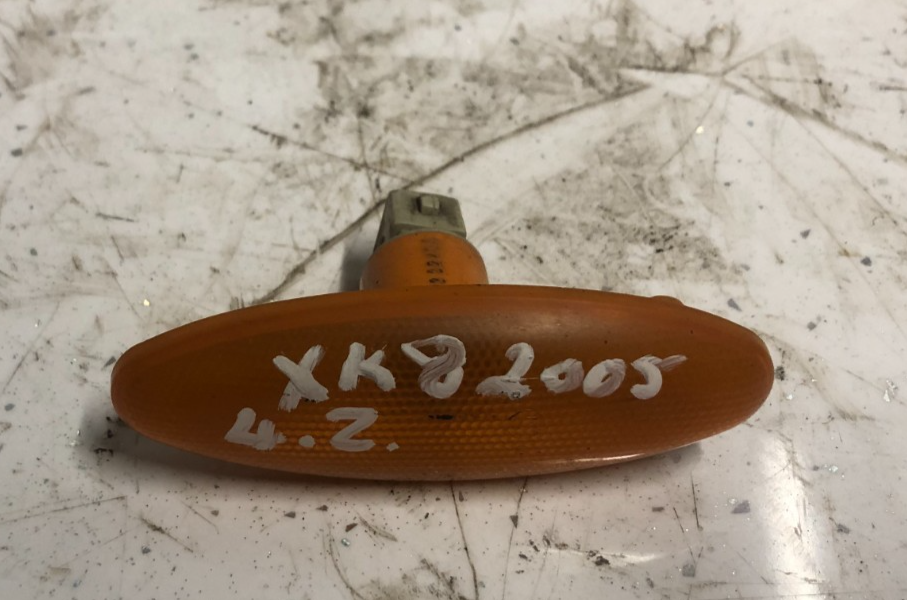 Jaguar XK8 XKR 1996-2006 FRONT WING DIRECTION INDICATOR SIDE REPEATER LAMP