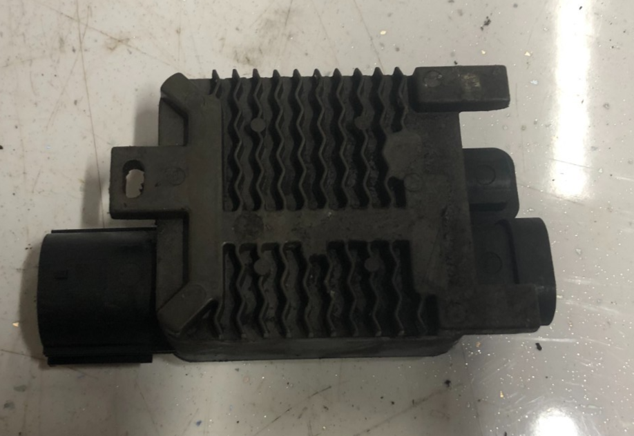 JAGUAR XE / XF /F-PACE 2015-2017 RADIATOR COOLING FAN CONTROL MODULE 940.0130.03
