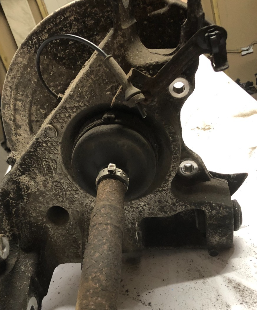 JAGUAR XE 2015-2023 REAR RIGHT HUB WITH DRIVESHAFT  (ROUND FLANGE)