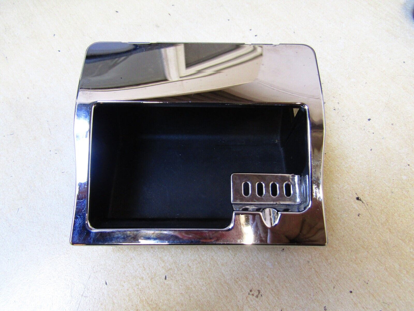 JAGUAR S-TYPE FRONT CENTRE ASHTRAY 2R83-8104810 A CHROME